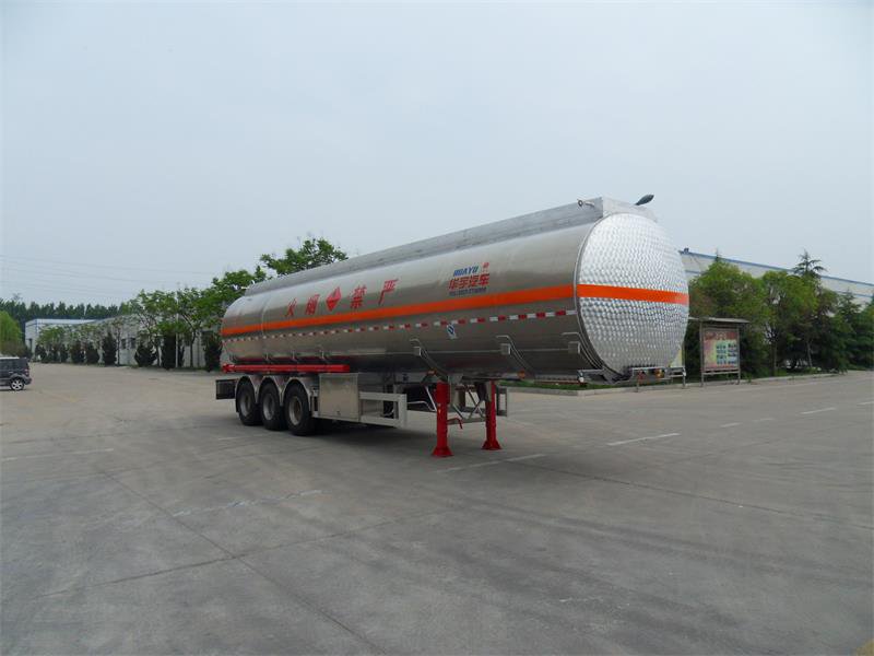 LHY9409GYYA铝合金运油半挂车(图2)